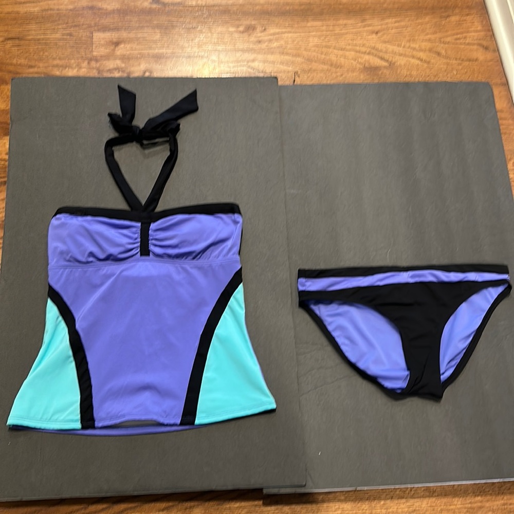 NWOT Color-block Kenneth Cole Tankini Swimsuit Top Small Bottom Medium